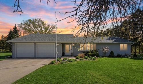 3885 Mohler Rd, Center Point, IA, 52213-9775 | Card Image