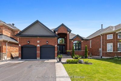 925 Eagle Ridge Dr, House other with 3 bedrooms, 5 bathrooms and 6 parking in Oshawa ON | Image 2