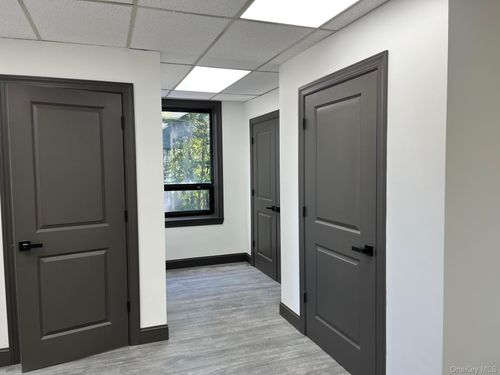 202-c-40 Railroad Plz, Oyster Bay, NY, 11771-1526 | Card Image