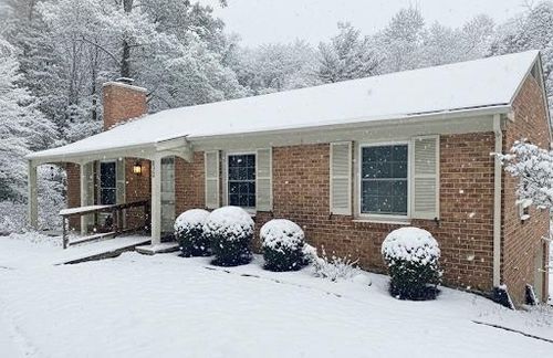 312 College Park Dr, Radford, VA, 24141-3904 | Card Image