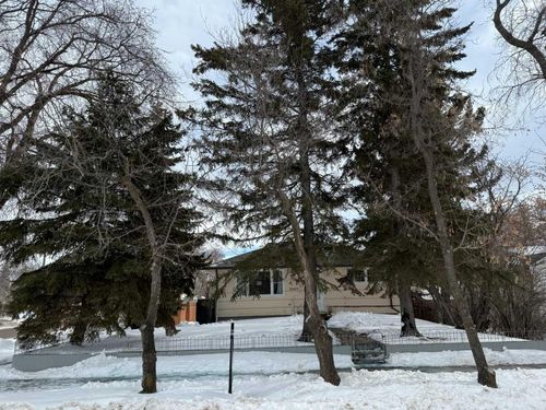 5047 51 Street, Mannville, AB, T0B2W0 | Card Image