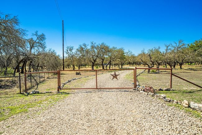 259 Burr Oak Trl, House other with 3 bedrooms, 2 bathrooms and 3 parking in Harper TX | Image 30