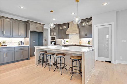 17421 Gillette St, Overland Park, KS, 66221-2959 | Card Image