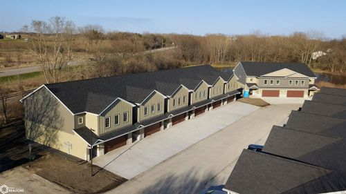 216 Stonebrook Ct, Clear Lake, IA, 50428-1170 | Card Image