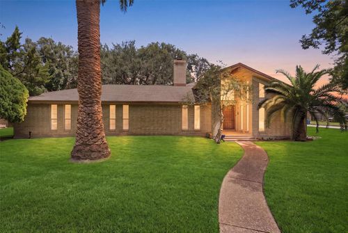 1502 20th Ave N, Texas City, TX, 77590-5225 | Card Image