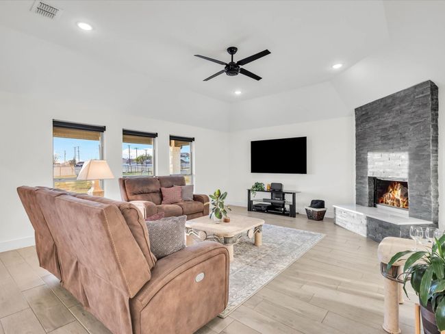 1314 Oliver Creek Ln, House other with 4 bedrooms, 2 bathrooms and null parking in Justin TX | Image 6