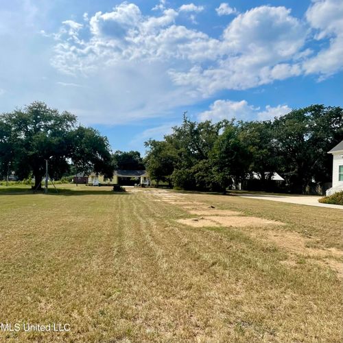 219 Texas Ave, Gulfport, MS, 39507-1151 | Card Image