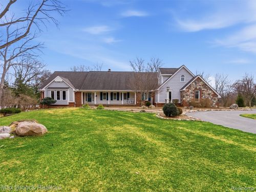 4009 Dabish Dr, Lake Orion, MI, 48362-1075 | Card Image