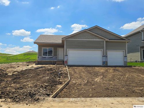 16013 Isabella St, Bennington, NE, 68007-5193 | Card Image