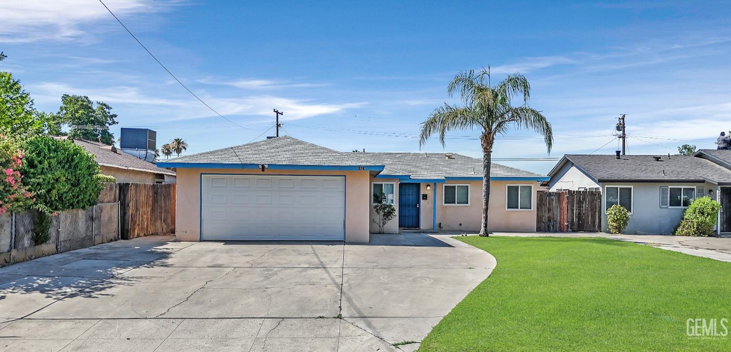 Oscar Ave, Bakersfield, CA 93304