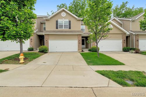 32 Loris Ln, Saint Charles, MO, 63303-6714 | Card Image