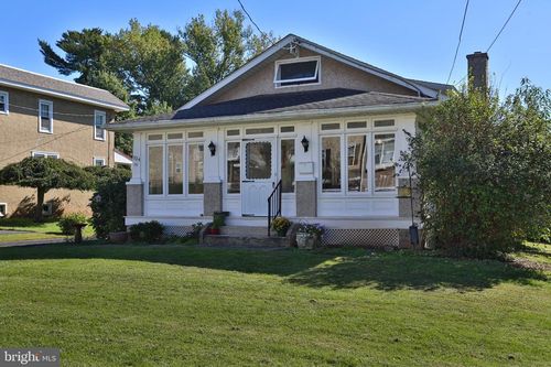 124 W 5th Ave, COLLEGEVILLE, PA, 19426-2504 | Card Image