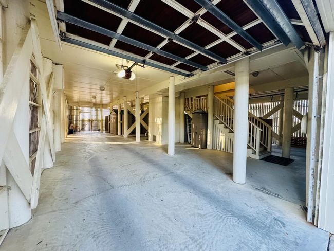 Garage | Image 30