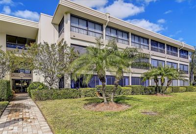 303 - 225 Hourglass Way, Condo with 2 bedrooms, 2 bathrooms and null parking in SARASOTA FL | Image 1