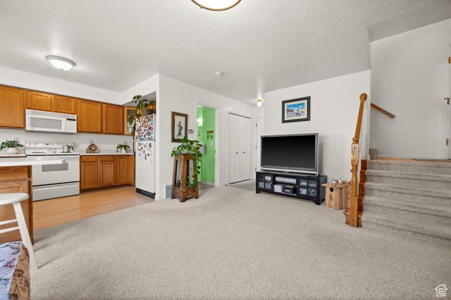 916 E Grape Ivy Way, Condo with 3 bedrooms, 3 bathrooms and 2 parking in Millcreek UT | Image 5