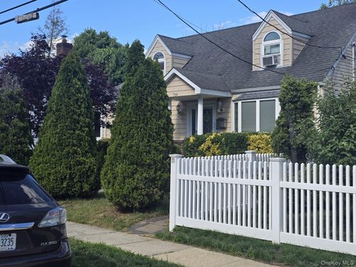 719 Oriole Ave, W Hempstead, NY, 11552-3828 | Card Image