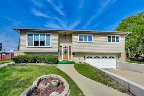 9330 N Callero Dr, Niles, IL, 60714-1320 | Card Image