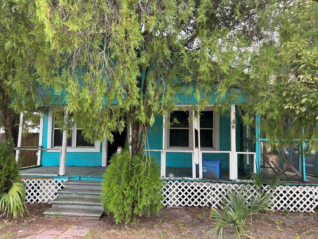 12th St, Apalachicola, FL 32320