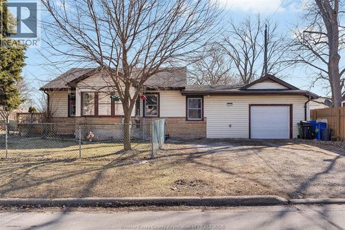 3161 Girardot St, Windsor, ON, N9C1V8 | Card Image