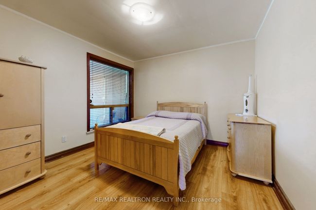 94 Camborne Ave, House other with 4 bedrooms, 2 bathrooms and 5 parking in North York ON | Image 13