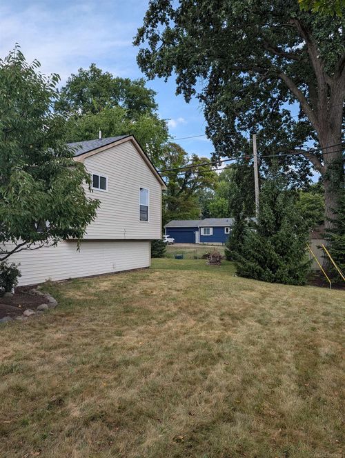 901 S Winding Dr, Waterford, MI, 48328-4188 | Card Image