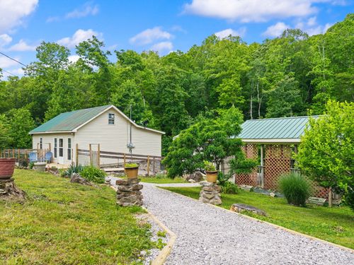2585 Hazel Patch Rd, East Bernstadt, KY, 40729-7946 | Card Image