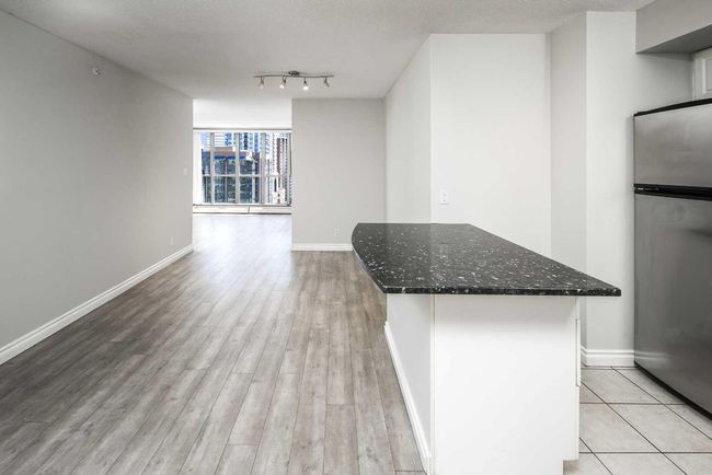 1305 - 650 10 St Sw, Condo with 2 bedrooms, 2 bathrooms and 1 parking in Calgary AB | Image 12