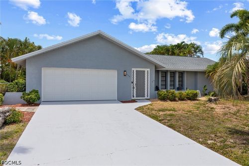 924 Se 21st Ln, Cape Coral, FL, 33990-2527 | Card Image