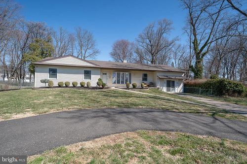 1539 W Bensalem Ave, BENSALEM, PA, 19020-4103 | Card Image