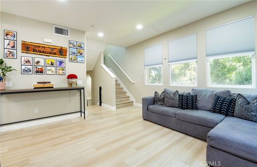 s7-500 N Willowbrook Ave, Compton, CA, 90220-2458 | Card Image