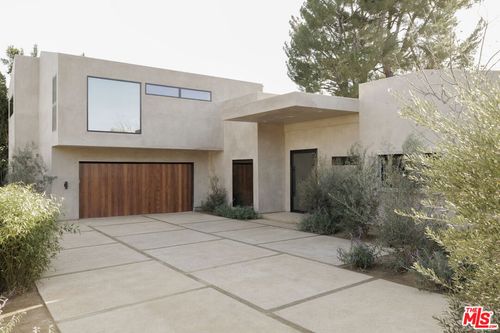 3565 Crownridge Dr, Sherman Oaks, CA, 91403-4815 | Card Image