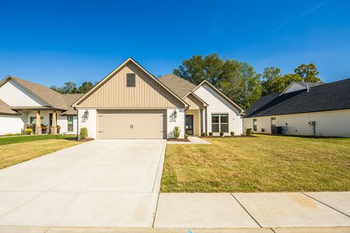 18 Kingston Creek Dr, Jackson, TN, 38305-2683 | Card Image