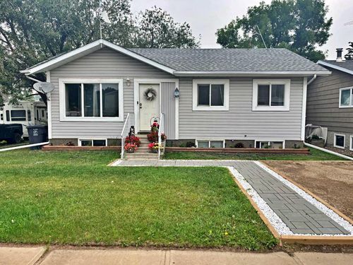 4702 50 Avenue, Dewberry, AB, T0B1G0 | Card Image