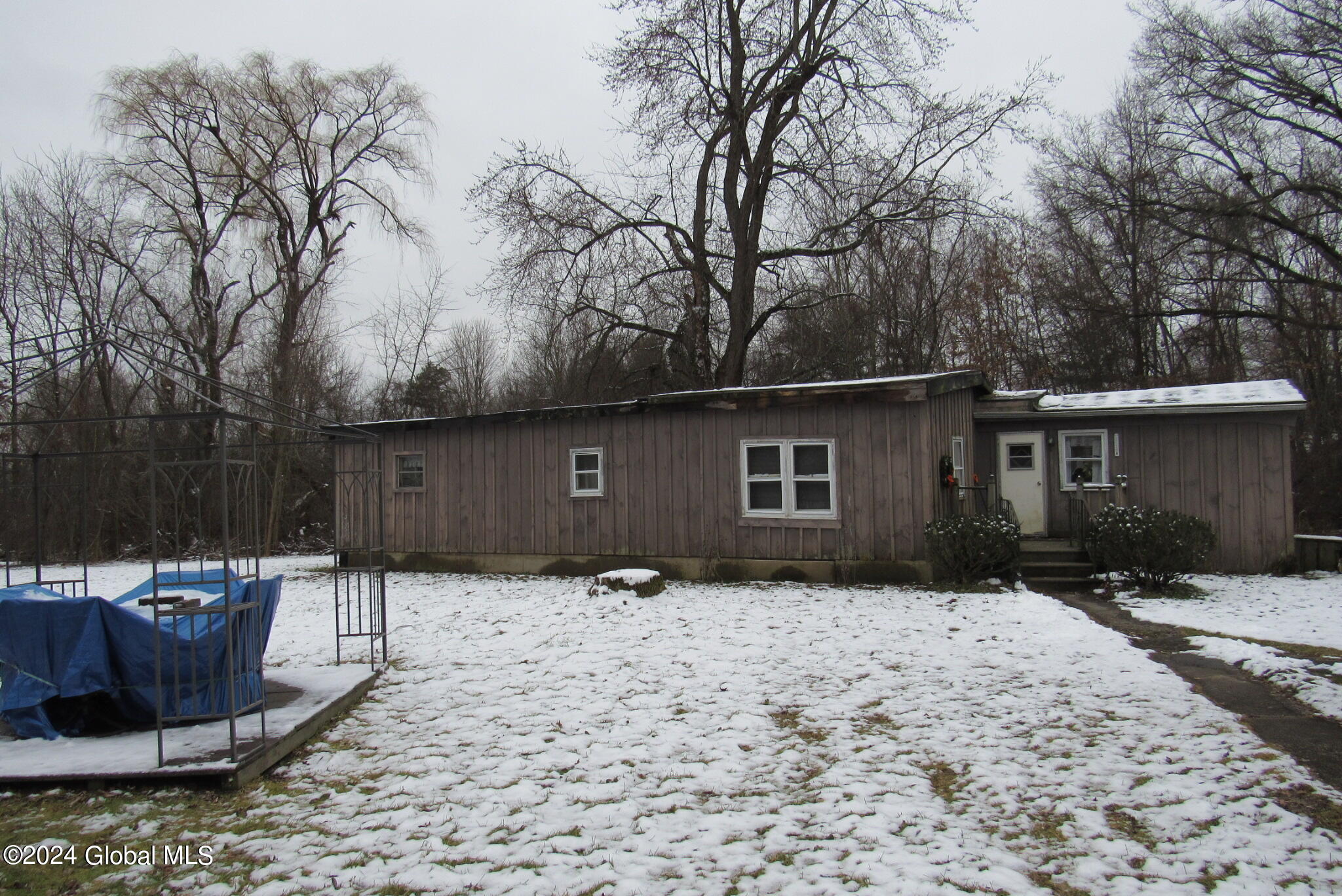 Bells Ln, Waterford, NY 12188