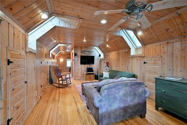 Guest living quarters above the detached garage. | Image 35