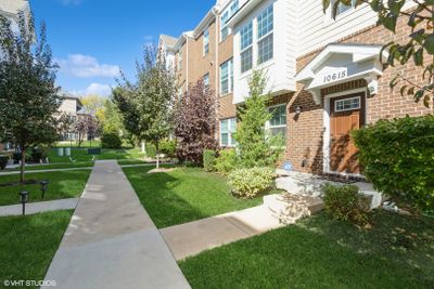 10615 Paige Circle, Townhouse with 3 bedrooms, 2 bathrooms and 2 parking in Orland Park IL | Image 1