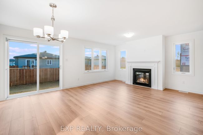 341 Hazel Cres, House attached with 3 bedrooms, 3 bathrooms and 2 parking in Limoges ON | Image 9