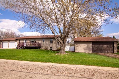 811 Roosevelt St, Alexandria, MN, 56308-2078 | Card Image