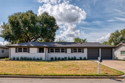 417 Fieldwood Ter, Hurst, TX, 76053-3909 | Card Image