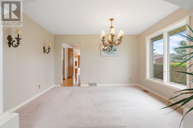 5569 Concession Rd 5 N, House other with 6 bedrooms, 3 bathrooms and null parking in Amherstburg ON | Image 9