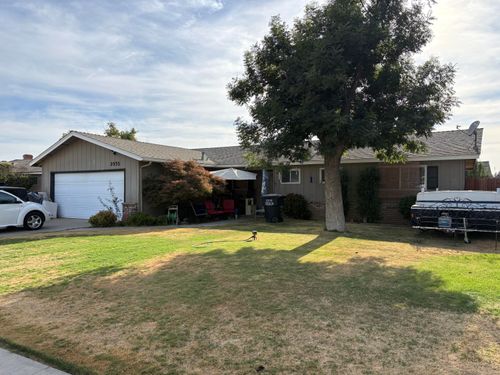 2935 S Verde Vista St, Visalia, CA, 93277-7245 | Card Image