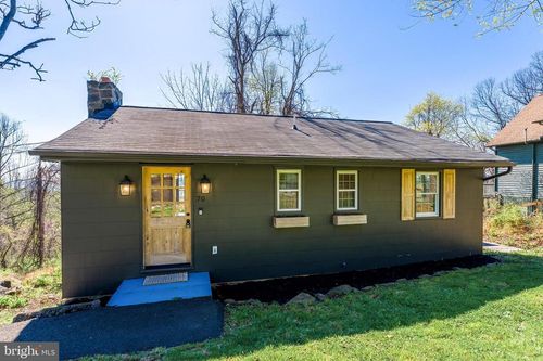 70 Arrowood Rd, LINDEN, VA, 22642-5957 | Card Image