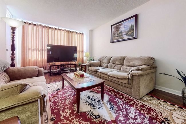611 - 390 Dixon Rd, Condo with 3 bedrooms, 2 bathrooms and 1 parking in Etobicoke ON | Image 4