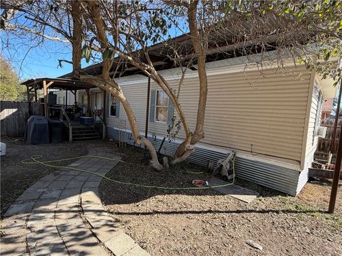 409 E Tullos St, Three Rivers, TX, 78071 | Card Image