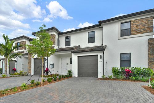 708 Del Vista Rd, Pompano Beach, FL, 33069-5082 | Card Image