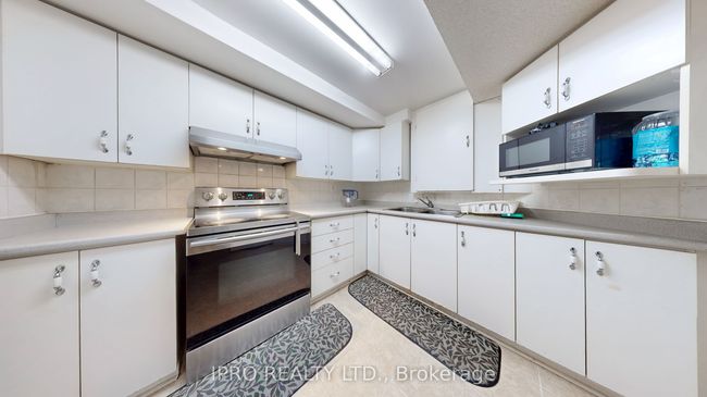 41 Lauraglen Cres, House attached with 6 bedrooms, 4 bathrooms and 4 parking in Brampton ON | Image 37