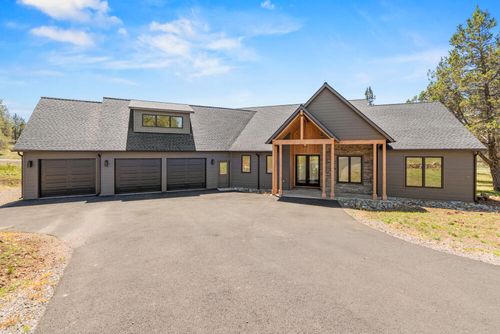 1194 Wheeping Birch Ct, Klamath Falls, OR, 97601-8734 | Card Image