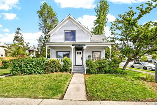 204 Nw E St, Grants Pass, OR, 97526-2046 | Card Image