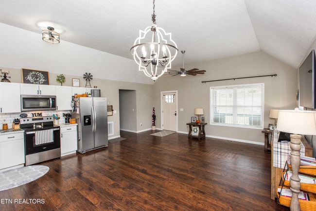 221 Kaysprings Cir, House other with 3 bedrooms, 2 bathrooms and null parking in Jacksboro TN | Image 5