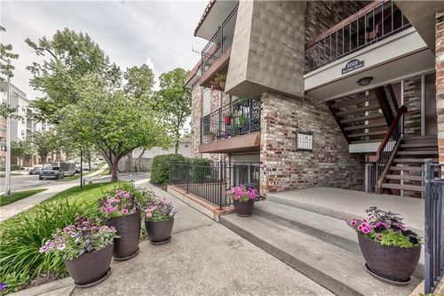 102-5008 Baltimore Avenue, Kansas City, MO, 64112 | Card Image
